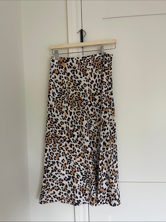 Babaton Dresses & Skirts - BabatonLeopard Print Midi Skirt - White/Tan/Black
